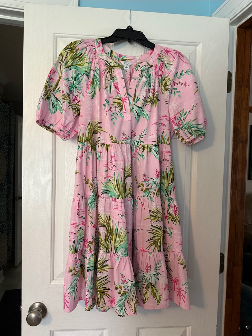 crown & ivy Pink Tropical Print Tiered Casual Dress